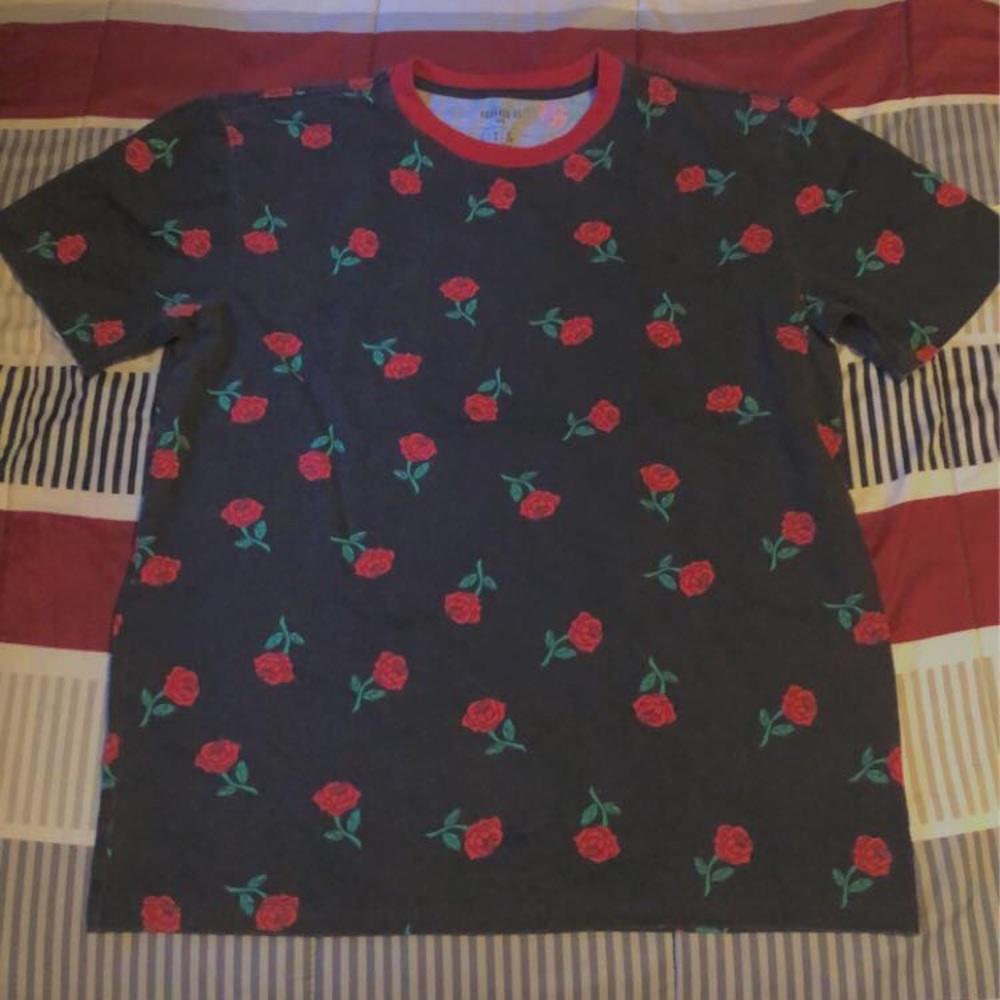 Black Rose Pattern T-Shirt